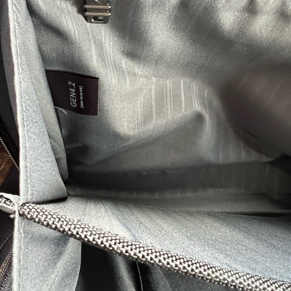 Tumi Alpha 2 Black Napa Leather Computer Briefcase - Picture 4 of 5